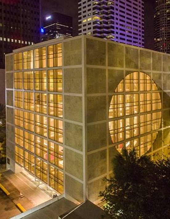 Elegant Photo Museum Venue | Puff ’n Stuff